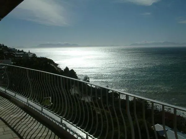 ハーバービュー ロッジ Gordonʼs Bay 4*,